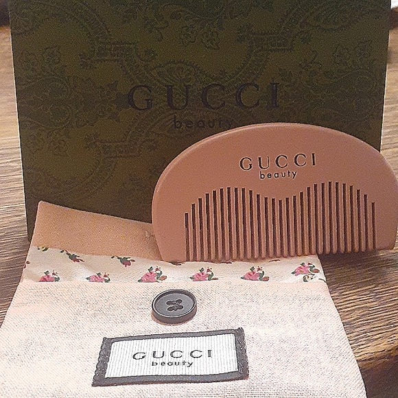 NWOT GUCCI COMB and POUCH! - Picture 1 of 5